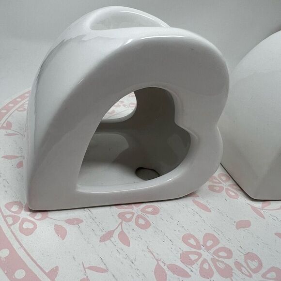 2 Valentine’s Galentine’s Day Heart Candle Holders White Ceramic NWT - Picture 2 of 9